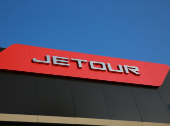 Автомобили Jetour стали доступны через сервисы Сбера и Т-Банка