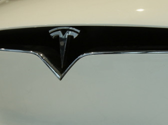 Под отзыв попало более 20 тысяч автомобилей Tesla