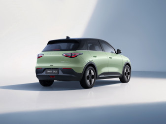 Названы конкуренты электрохэтчбека Geely EX2